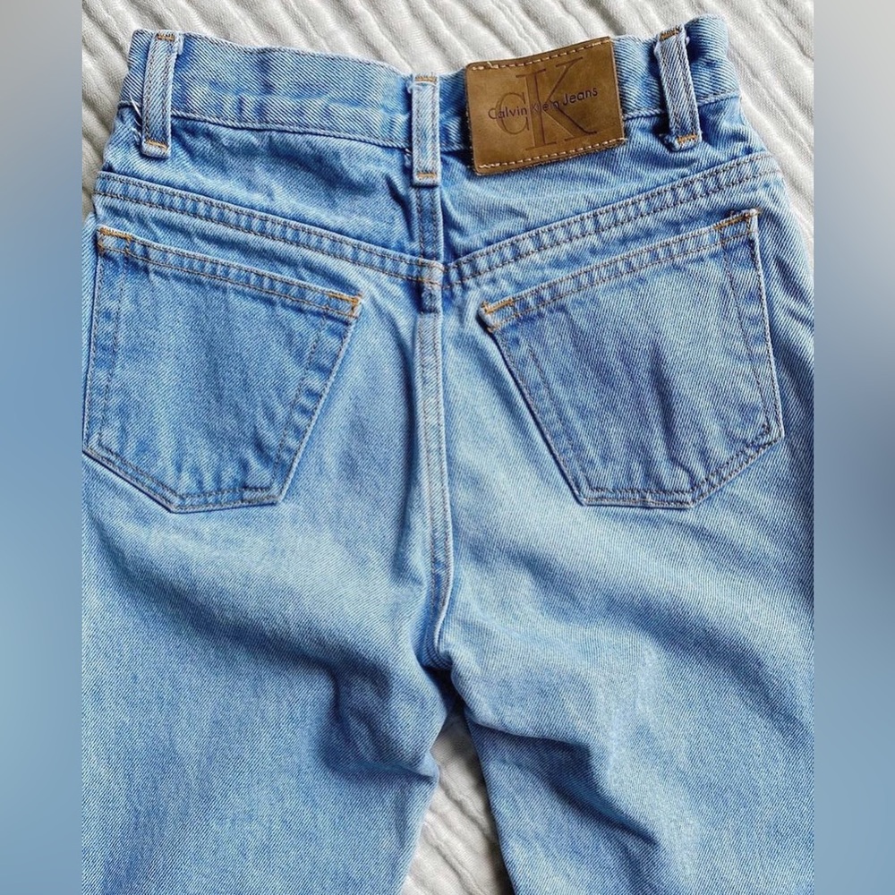 Vintage 90’s Calvin Klein CK jeans! Leather patch + light wash! Sz 8 Kids Unisex